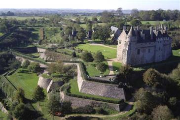 chateau de la ROCHE-JAGU proche ploubazlanec