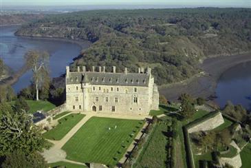 chateau de la ROCHE-JAGU proche iles de brehat