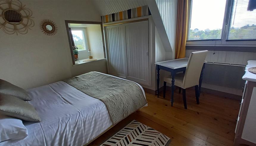 chambre n°5 vue latérale mer